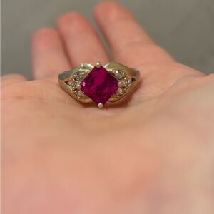 925 Elegant Silver and Pink Gemstone Ring